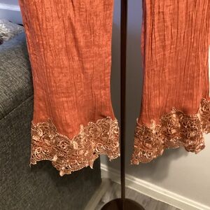 L Linen Pretty Angel Orange Lace Cuff Pants Cropped Inseam 26”